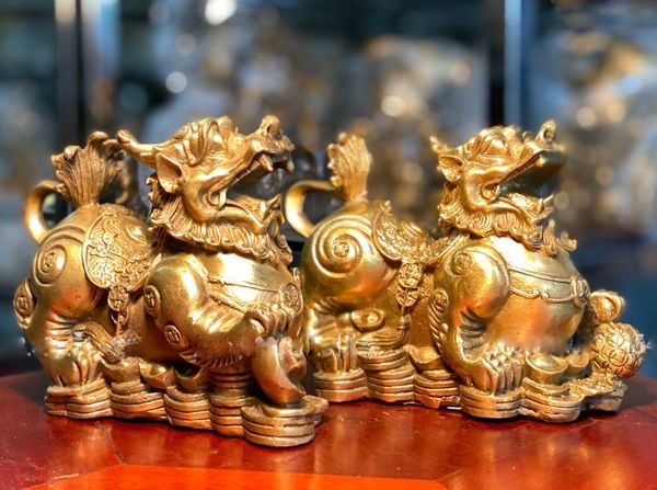 Tỳ Hưu phong thủy đá, đồng, vàng đa màu sắc.