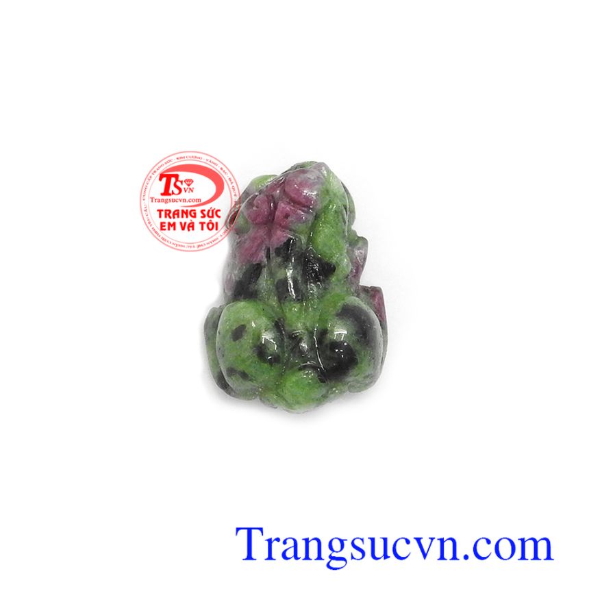 Tỳ Hưu phong thủy đá quý đỏ xanh.