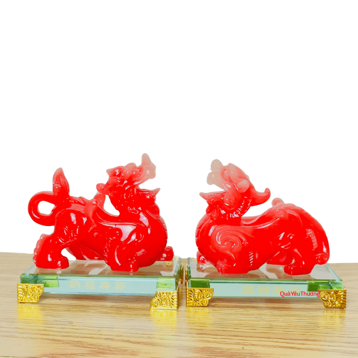 Tỳ Hưu Đặt Két Sắt Có Được Không? Giải Mã Bí Mật Chiêu Tài Theo Phong Thủy Chính Phái 7 Tỳ Hưu sạch sẽ trên vải đỏ