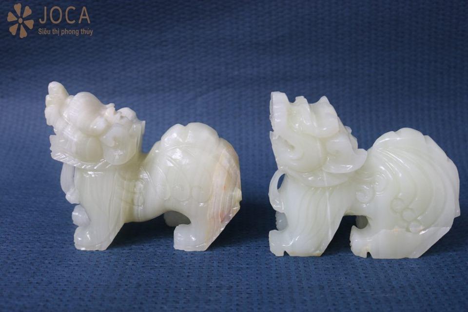 Giải Mã Bí Ẩn: Những Màu Sắc Tỳ Hưu Mệnh Mộc Cần Tuyệt Đối Tránh Để Vượng Khí, Chiêu Tài Lộc Bền Vững 7 Tỳ Hưu trắng bạc, màu sắc phong thủy cần kiêng.