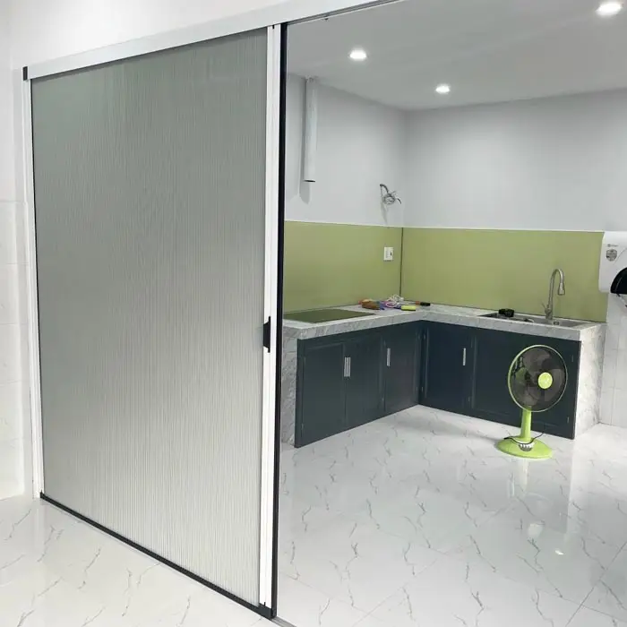 Hóa Giải Cửa Chính Đối Diện Bếp: Giải Pháp Chuẩn Phong Thủy 6 Vách ngăn giữa bếp và cửa