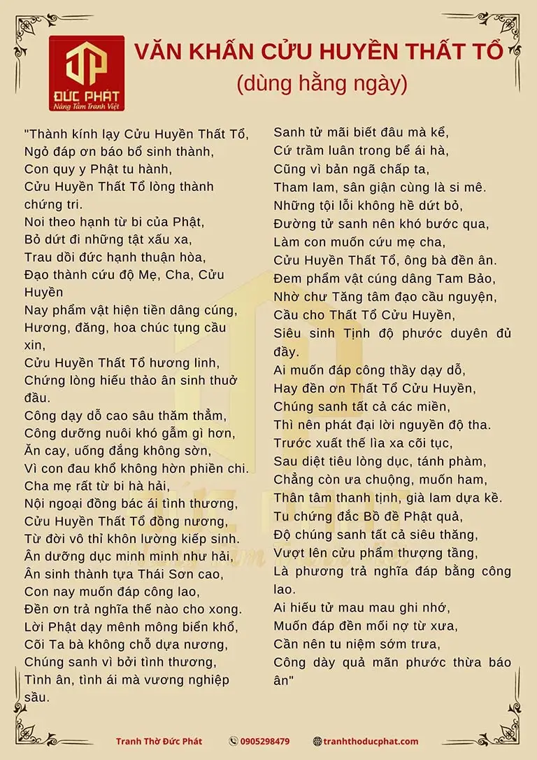 Người thành tâm chắp tay khấn vái trước bàn thờ.