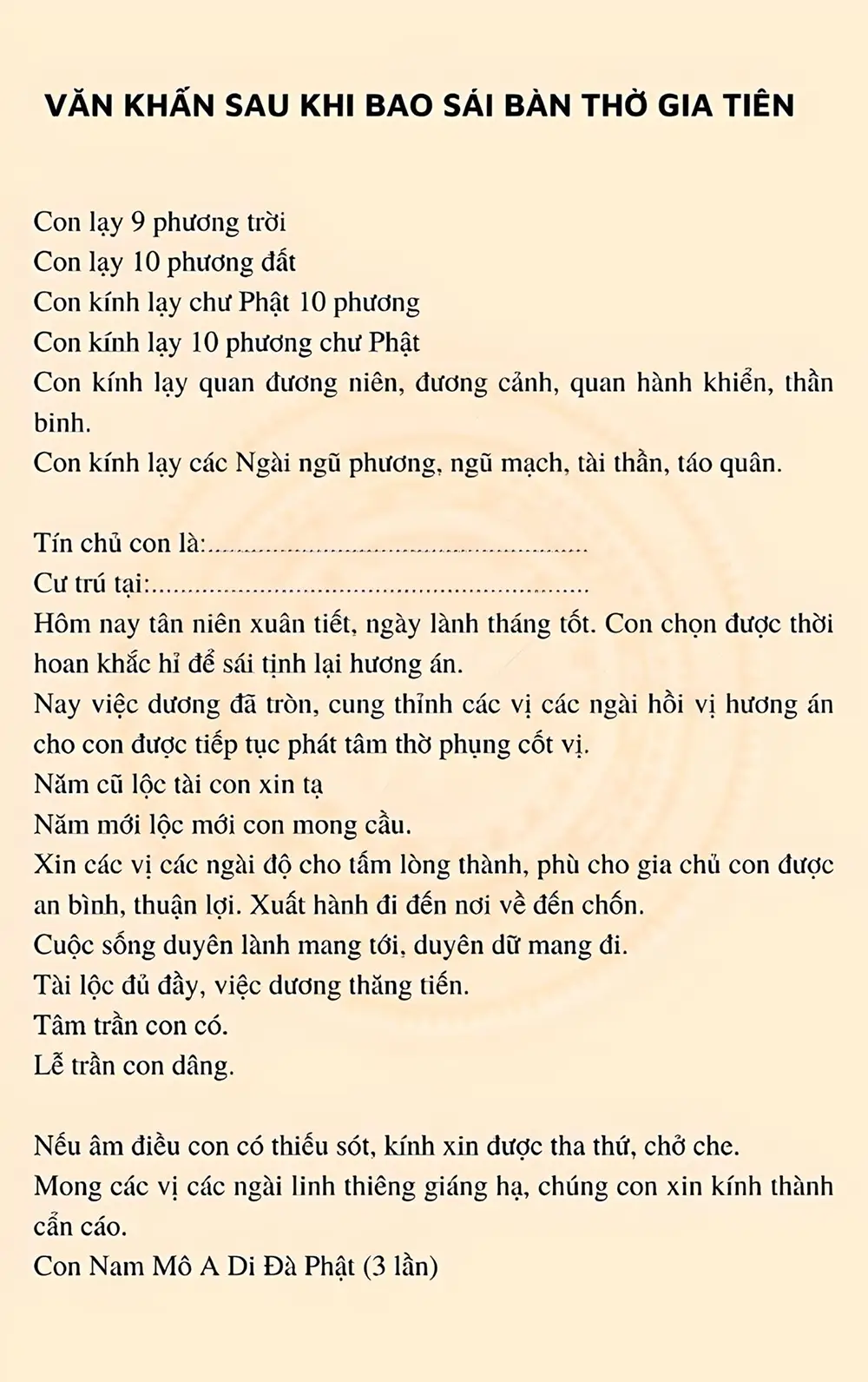 Gia chủ thành kính dâng hương trước bàn thờ