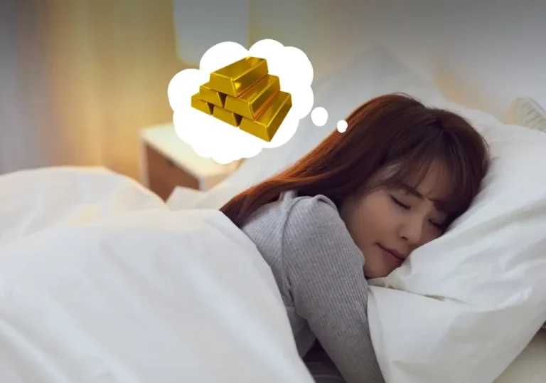 Người Suy Tư Về Giấc Mơ Vàng Lấp Lánh