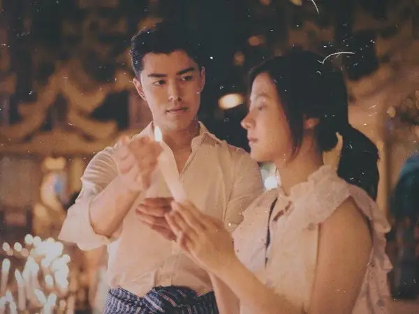 Cặp đôi duyên phận tiền kiếp mờ ảo.