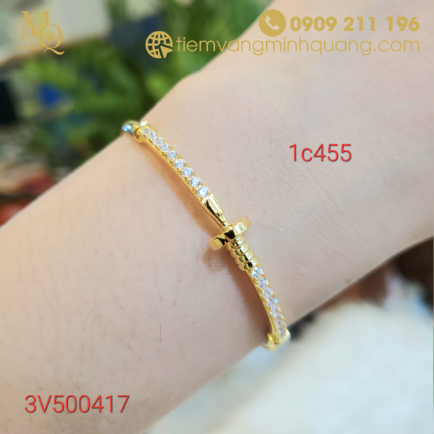 Vòng Vàng 18K Hợp Mệnh Kim: Khai Mở Vượng Khí, Thu Hút Tài Lộc 3 Vòng vàng 18K tinh xảo đeo cổ tay.