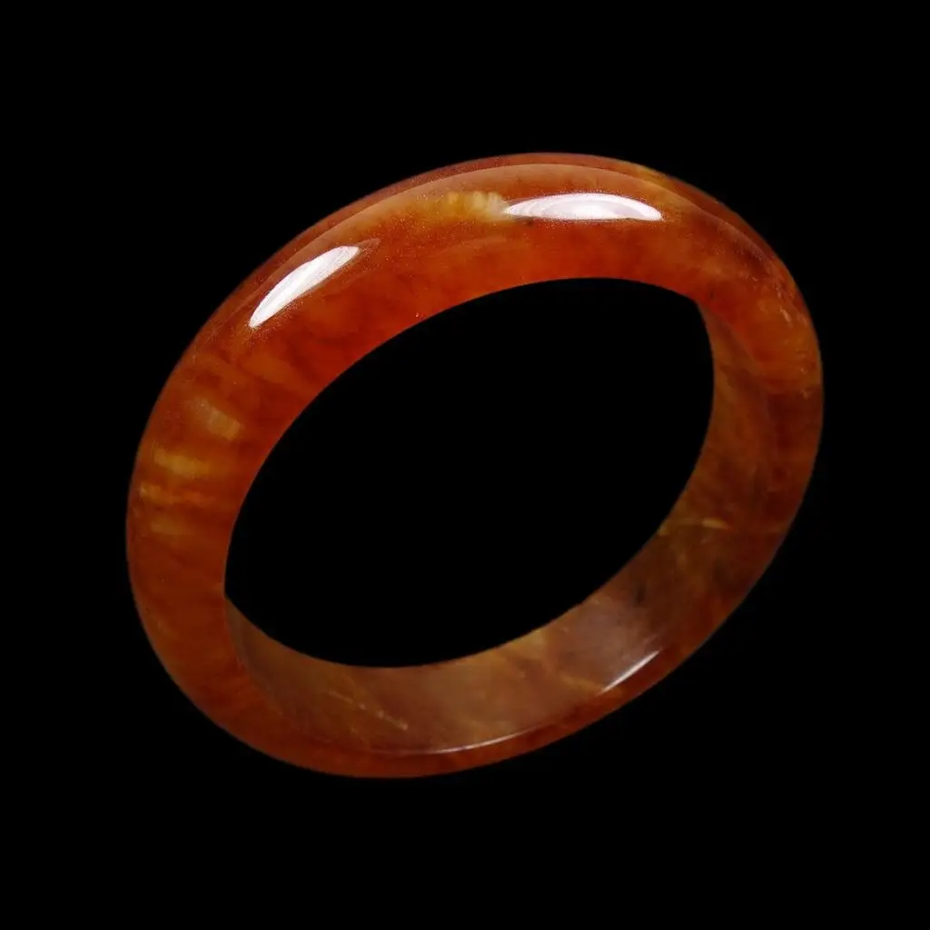 Vòng Ngọc Huyết Trừ Tà: Giải Pháp Hóa Giải Năng Lượng Tiêu Cực Hiệu Quả 7 Vòng ngọc huyết khai quang trang trọng tại nơi linh thiêng.