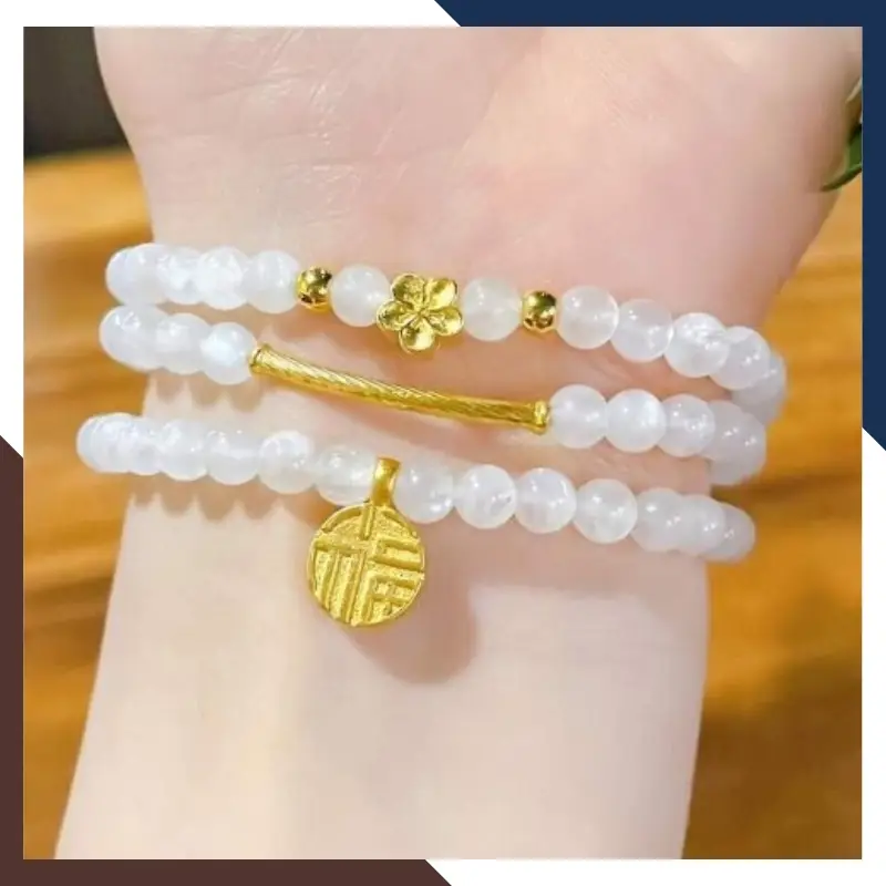 Giải Mã Sức Mạnh Vòng Phong Thủy Cho Nữ Mạng Tuổi Dần: Chìa Khóa Nâng Tầm Vận Khí 7 Hình ảnh một chiếc vòng phong thủy được làm sạch dưới ánh trăng.