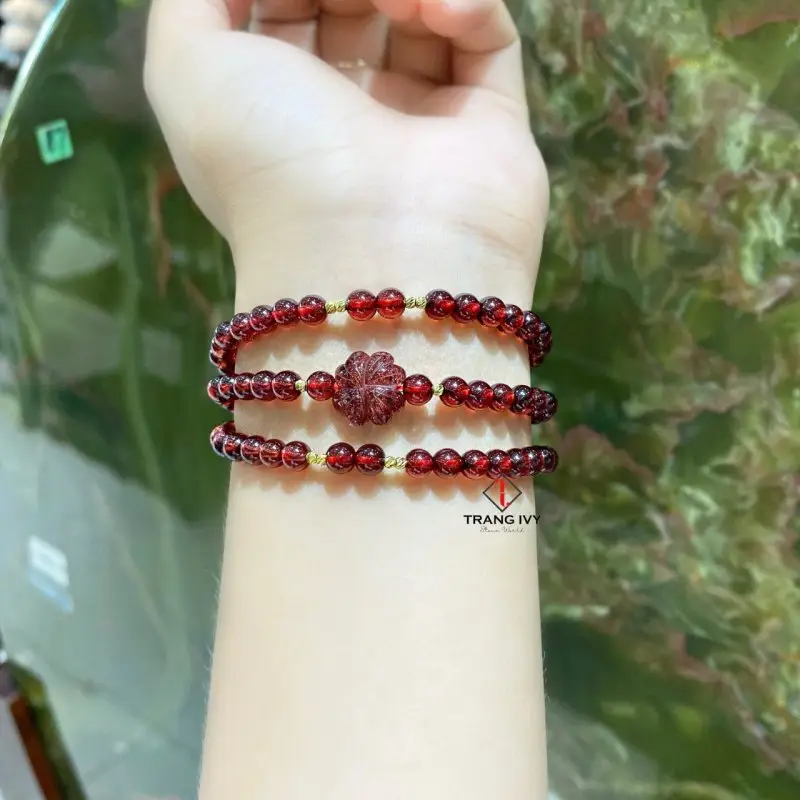 Vòng chỉ đỏ đá Thạch anh tóc đỏ Garnet