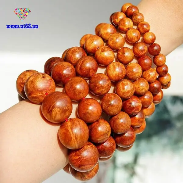 Khám Phá Sức Mạnh Vòng Gỗ Huyết Rồng Mệnh Hỏa Đích Thực 6 Vòng gỗ huyết rồng nam: Mạnh mẽ, tự tin.
