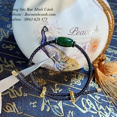 Lựa Chọn Vòng Bạc 925 Ngọc Bích Hợp Ai Để Thu Hút Vận May? 7 Bàn tay lau sạch vòng bạc ngọc bích.