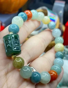 Vòng phong thủy tinh tế, hài hòa trên cổ tay