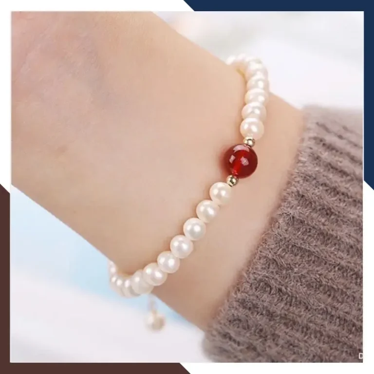 Vòng Ngọc Trai Cầu Bình An: Hướng Dẫn Chuyên Sâu Từ Phong Thủy Chính Phái 2 Vòng Ngọc Trai Tự Nhiên Đẹp Trên Nền Phong Thủy