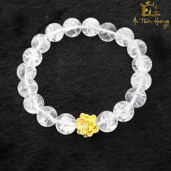 Vòng phong thủy mệnh Kim màu vàng trắng.