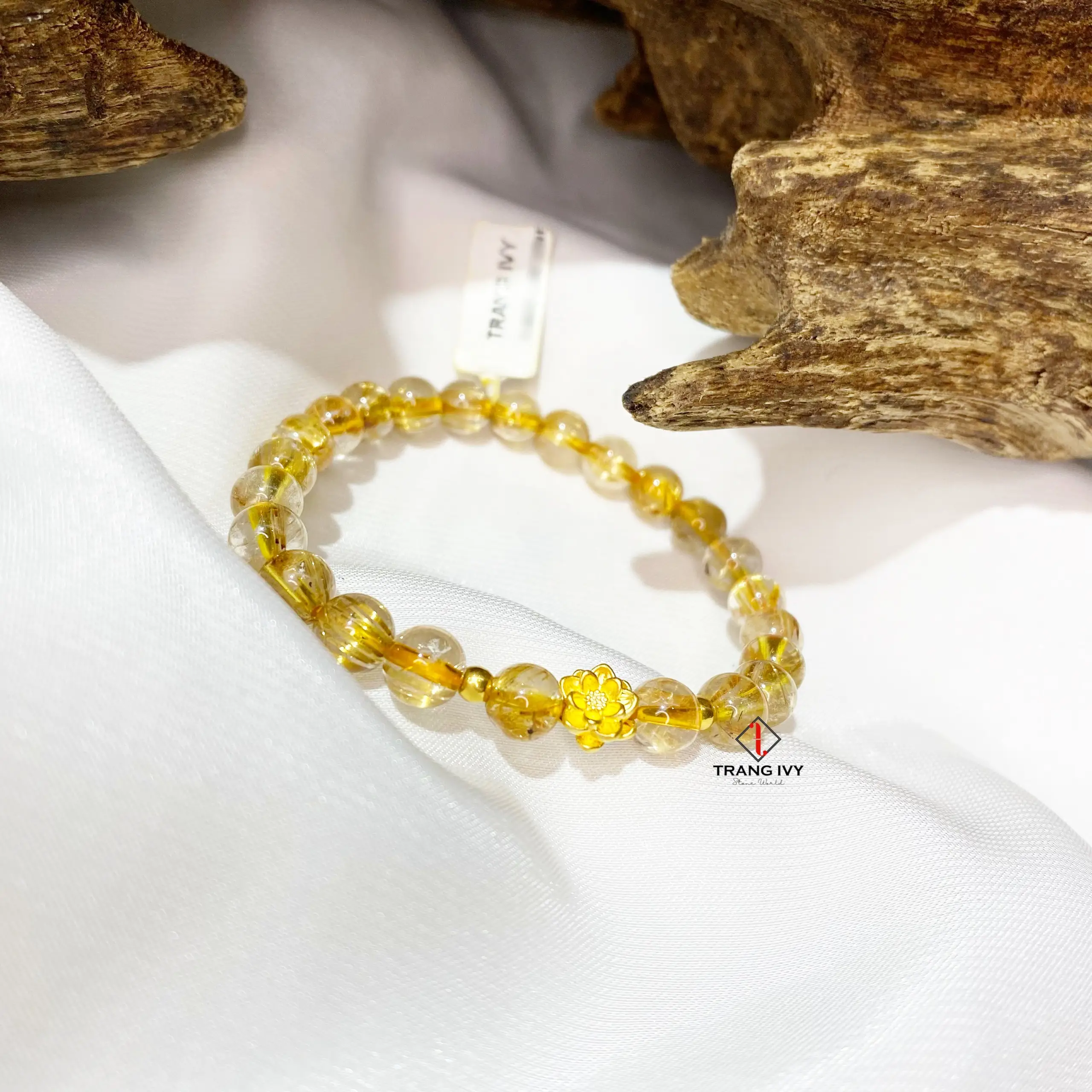 Thạch Anh Tóc Vàng, thư pháp, sen: Hài hòa tinh thần.