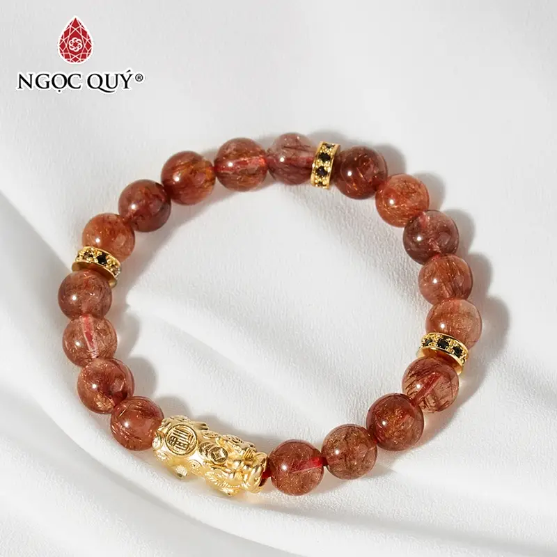 Vòng chỉ đỏ: Phối charm thạch anh, tỳ hưu