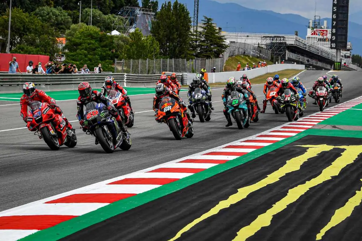Moto GP Tốc Độ: Quyết Tâm Trên Đường Đua.
