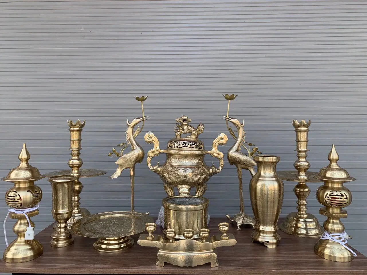 Bình Hoa Bộ Ngũ Sự: Hướng Dẫn Sắp Đặt & Ý Nghĩa Tâm Linh 5 Bộ ngũ sự đầy đủ trên bàn thờ