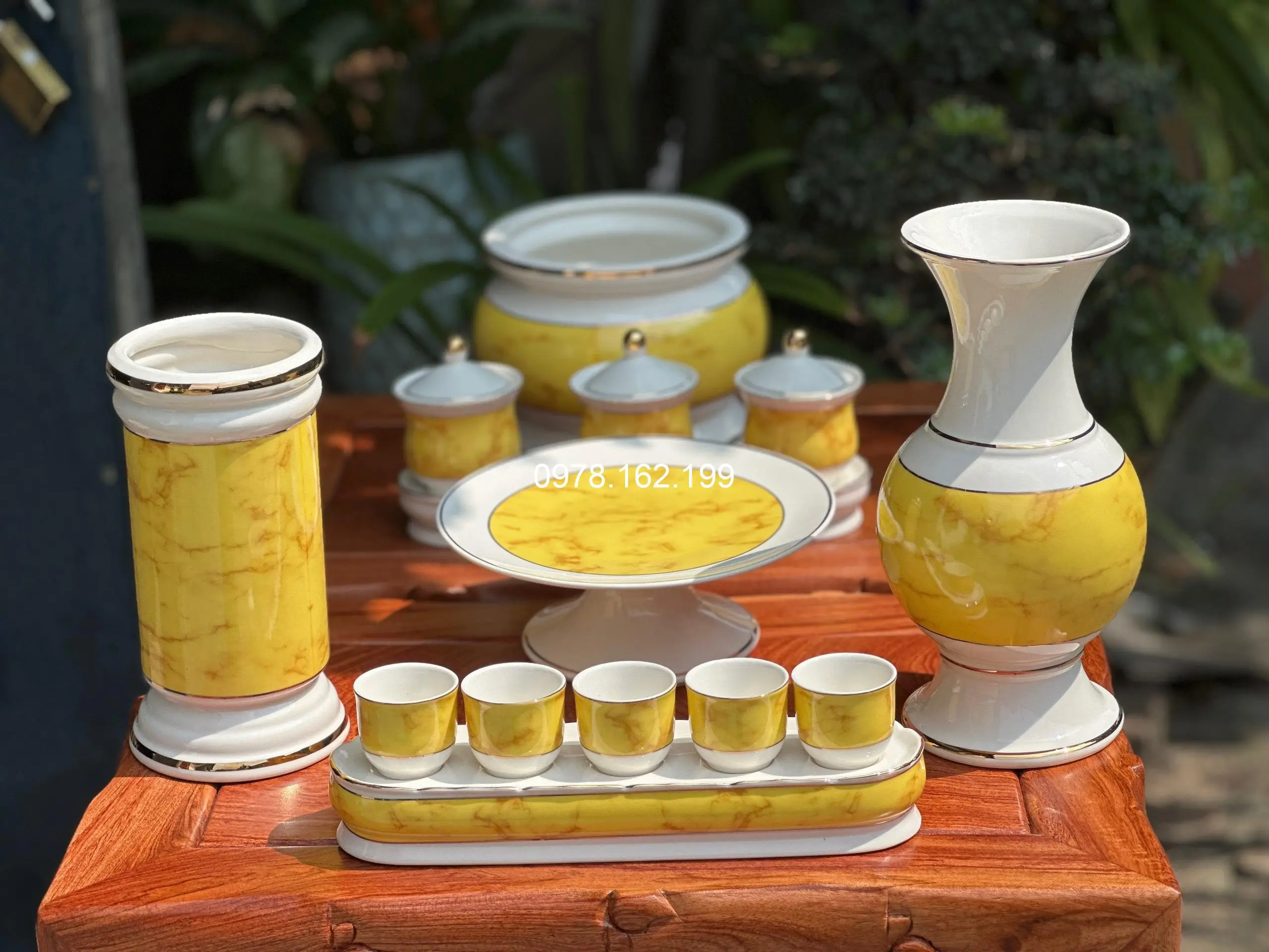 Quy Tắc Chuẩn Mực Cho Cách Bày Đồ Thờ Cúng Ngày Mùng 1 6 Ảnh chi tiết vật phẩm thờ cúng riêng lẻ