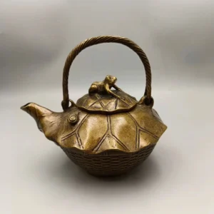 Ếch trên lá sen bình yên tài lộc