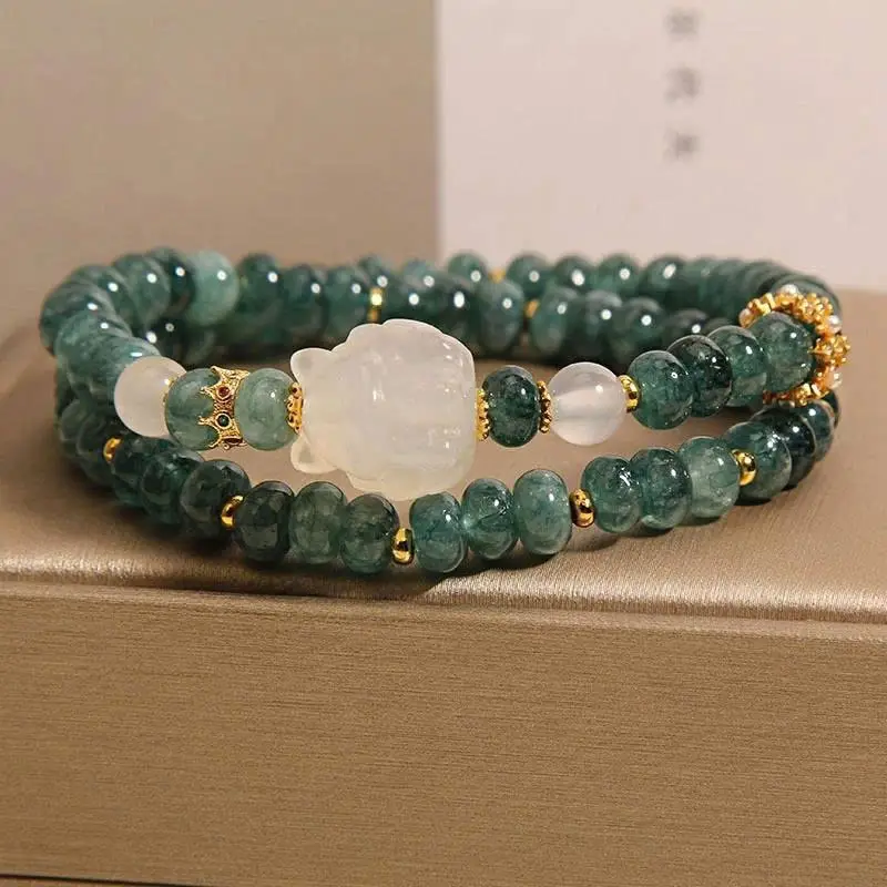 Vòng Ngọc Bích Tỳ Hưu Ý Nghĩa: Khai Mở Tài Lộc, Bình An Thực Sự 4 Vòng ngọc bích xanh phản chiếu tự nhiên.