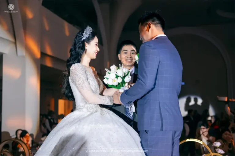 Đám cưới ấm áp: Hạnh phúc khởi đầu mới.