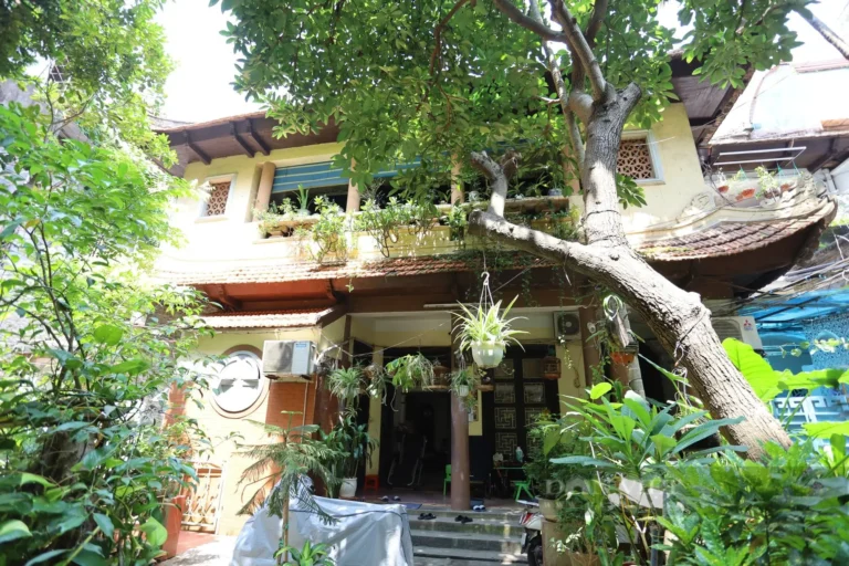 Ngôi nhà cổ, bí ẩn và ký ức hoài niệm.