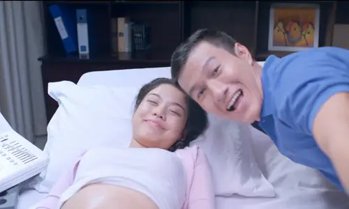 <strong>Nằm Mơ Có Bầu: Giải Mã Điềm Báo & Hướng Hóa Giải An Nhiên</strong> 4 Mẹ bầu an nhiên mỉm cười hạnh phúc.