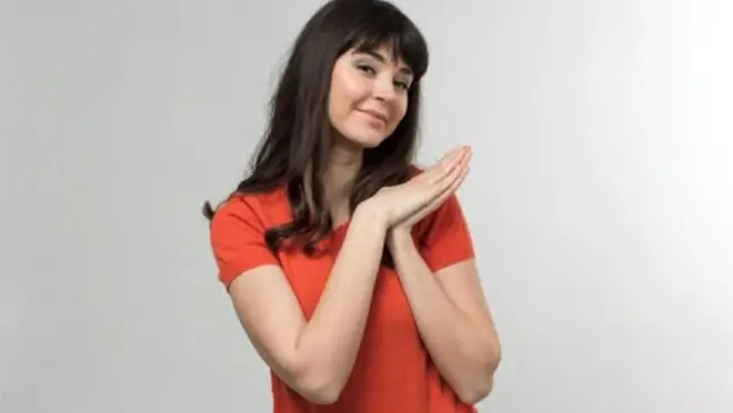 Bàn tay xoa dịu lo lắng, mang bình yên.