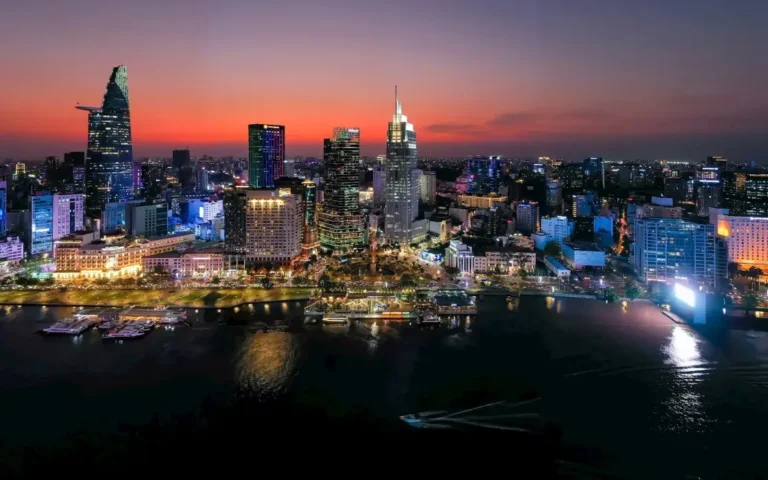 Phố đêm: Đa dạng cảm xúc đô thị về đêm.