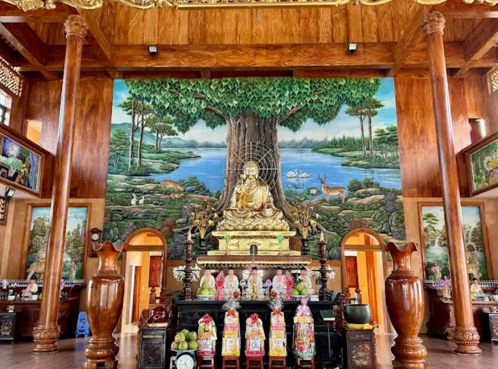 Giải Mã Giấc Mơ Thấy Phật: Điềm Báo, Ý Nghĩa Và Cách Hóa Giải 6 Chùa cổ kính Việt Nam, tượng Phật thanh tịnh.