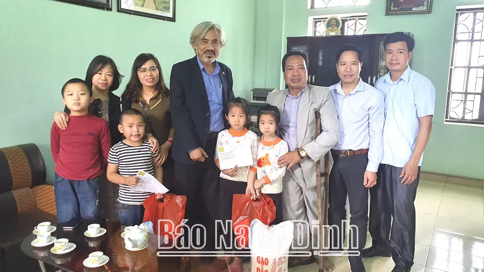 Gia đình, từ thiện: Sống thiện, Nhân hòa.