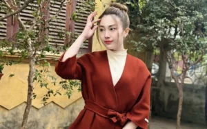 Phụ nữ suy tư giấc mơ dưới nắng ban mai