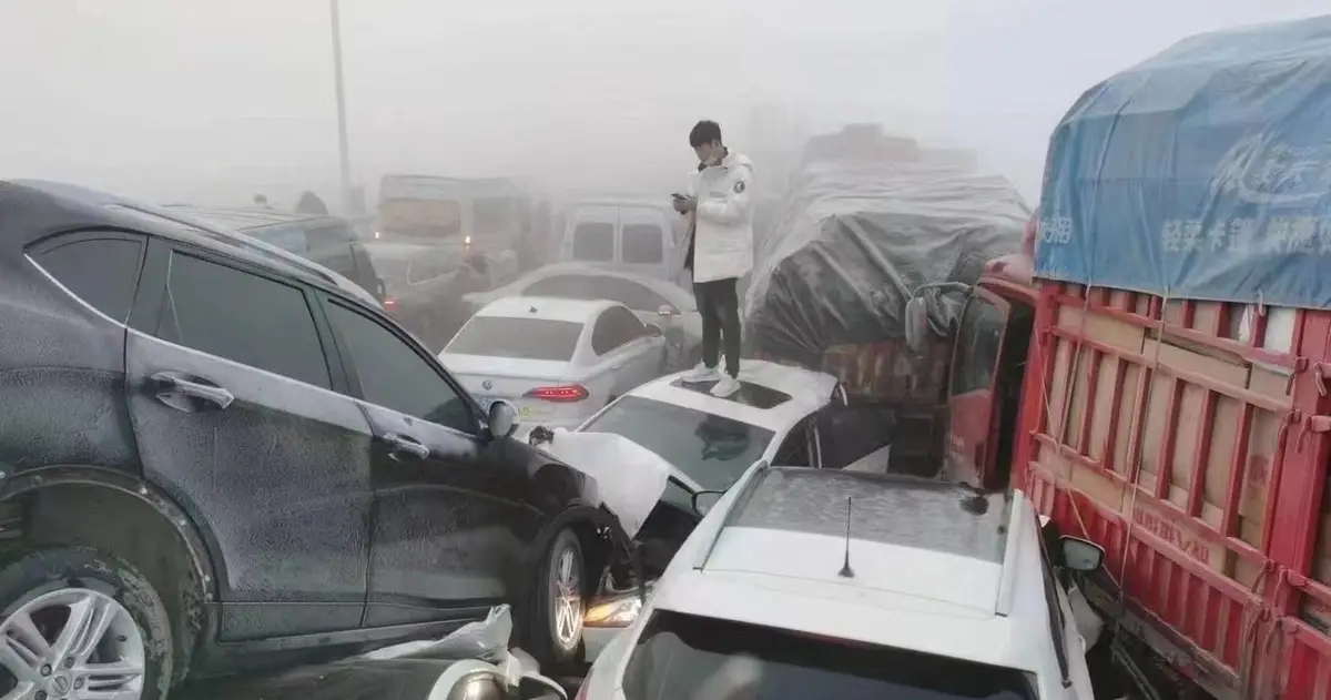 Xe tải bí ẩn, đường sương mù giấc mơ.