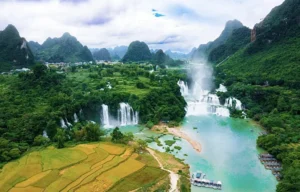 Dòng sông mênh mông, hùng vĩ, thanh bình