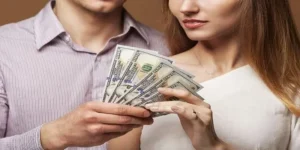 Phụ nữ suy tư giấc mơ: tiền bạc, người đàn ông.