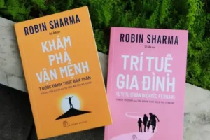 Phụ nữ chiêm nghiệm giấc mơ huyền ảo.