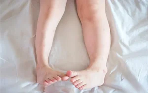 Đỉa bám chân: Vấn đề nhỏ dai dẳng.