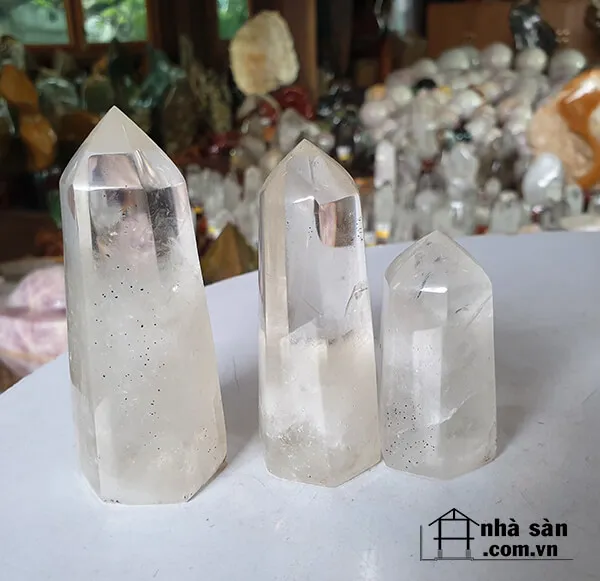 Trụ Đá Thạch Anh Tinh Thể Trắng