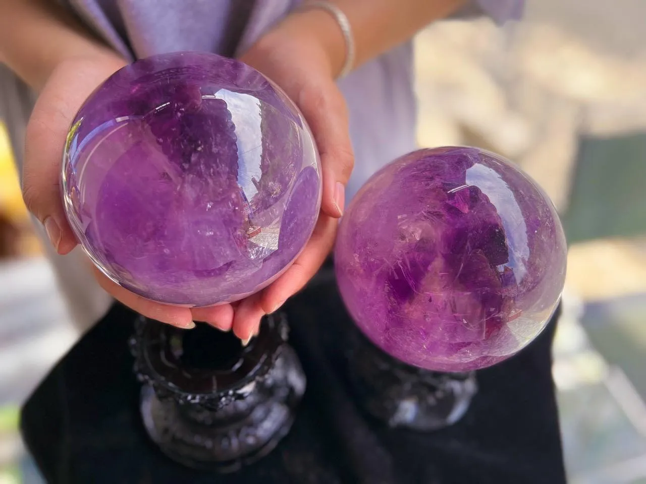 Bi cầu đá thạch anh tím có công dụng gì trong phong thủy