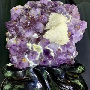 Vỉ mầm thạch anh tím với tinh thể nhỏ