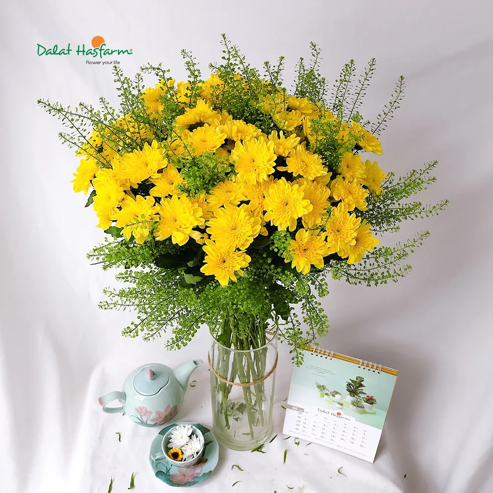 Cách cắm hoa cúc vàng thả bình đơn giản nhưng tinh tế