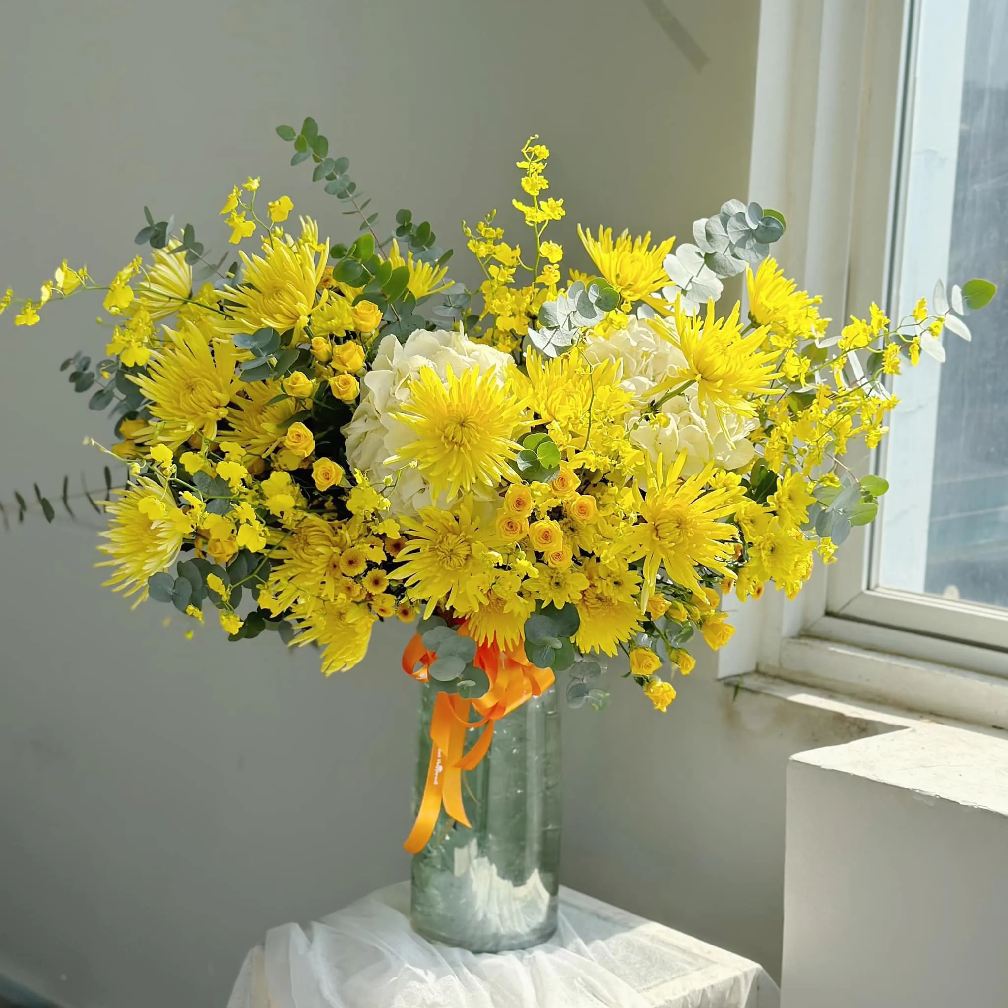 Mẫu cắm hoa cúc vàng ý nghĩa cho không gian thêm sinh động