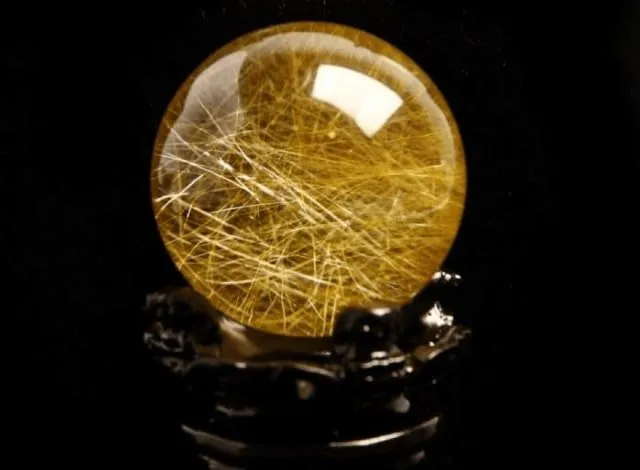 Giá bi cầu thạch anh tóc vàng