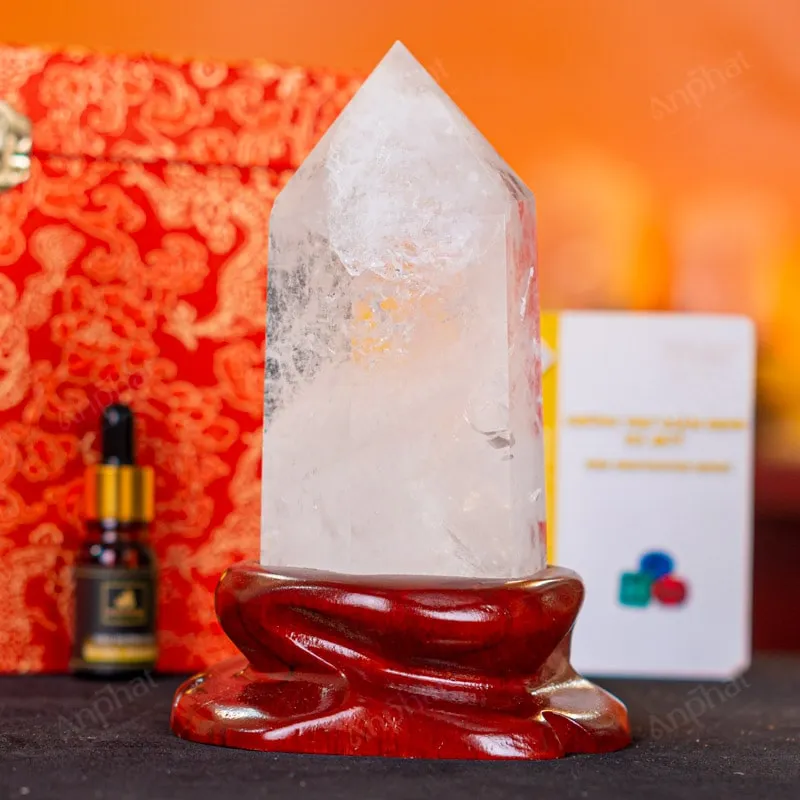 Khám Phá Các Loại Đá Thạch Anh Tự Nhiên Phổ Biến và Ý Nghĩa Phong Thủy Sâu Sắc 9 Trụ đá thạch anh trắng