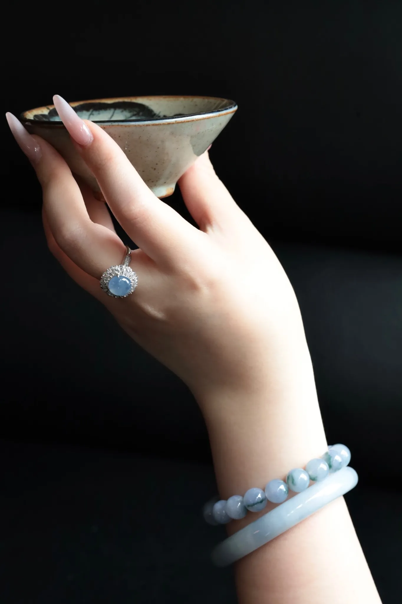 Vòng Ngọc Phỉ Thúy Trắng: Vẻ Đẹp Tinh Khôi và Giá Trị Vượt Thời Gian 3 Bộ Trang Sức Ngọc Phỉ Thúy Trắng Tinh Khôi - Hàng Độc Bản, Có Kiểm Định