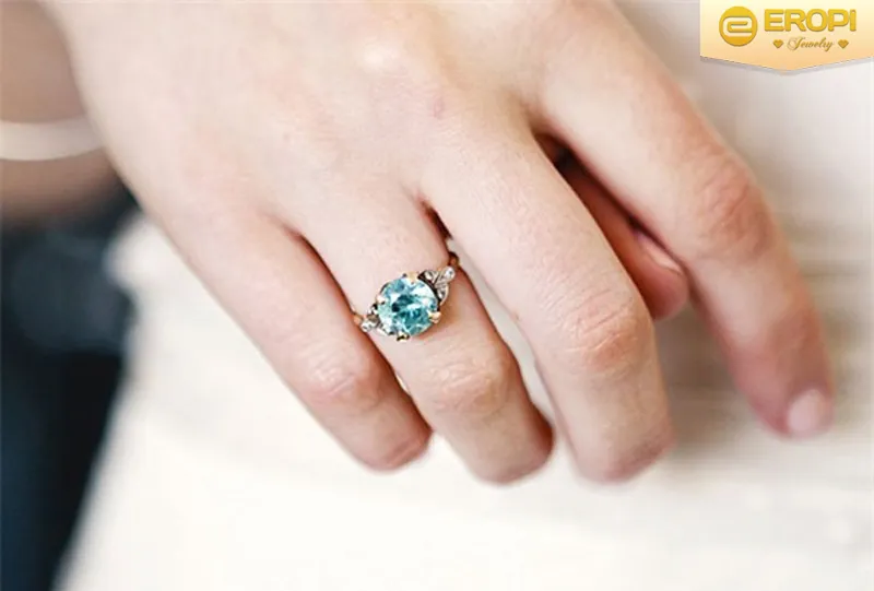 Nên chọn hình dáng hoặc chất liệu nhẫn khác với nhẫn cưới nếu còn độc thân