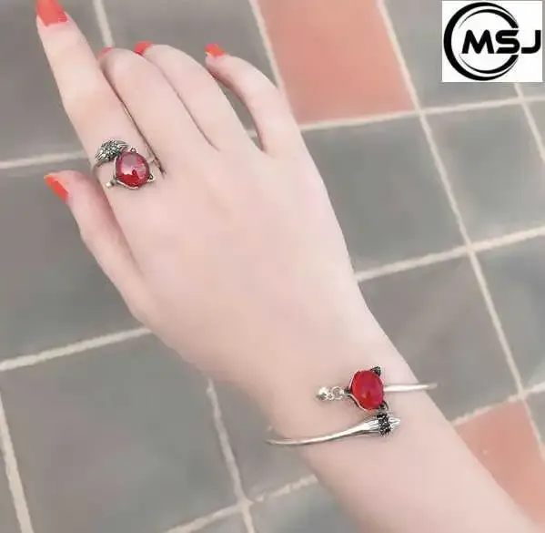 Nên đeo vòng tay Hồ Ly khi tiếp xúc những nơi nhiều âm khí, có nhiều năng lượng tiêu cực