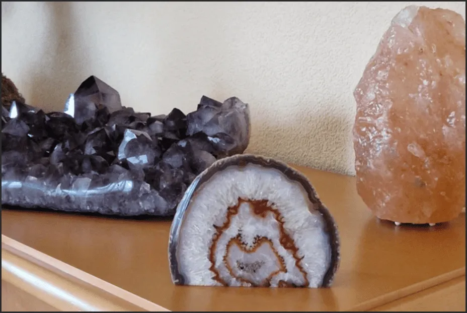 Giá thành hốc thạch anh tím phụ thuộc vào chất lượng của tinh thể thạch anh cấu tạo lên chúng