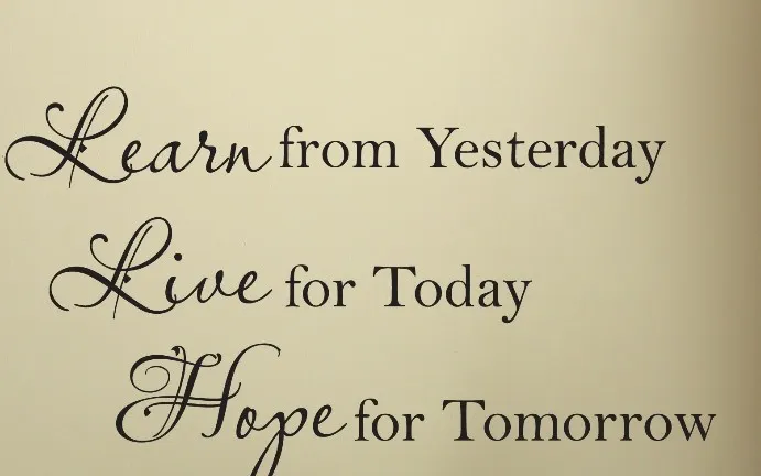 Hình nền tiếng Anh ý nghĩa: sống như nhảy múa trong mưa, phù hợp điện thoại 9:16